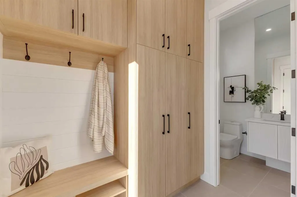 2713 Cochrane Road NW