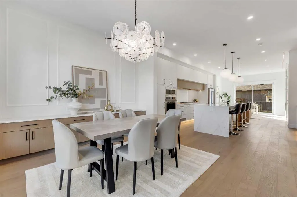 2713 Cochrane Road NW