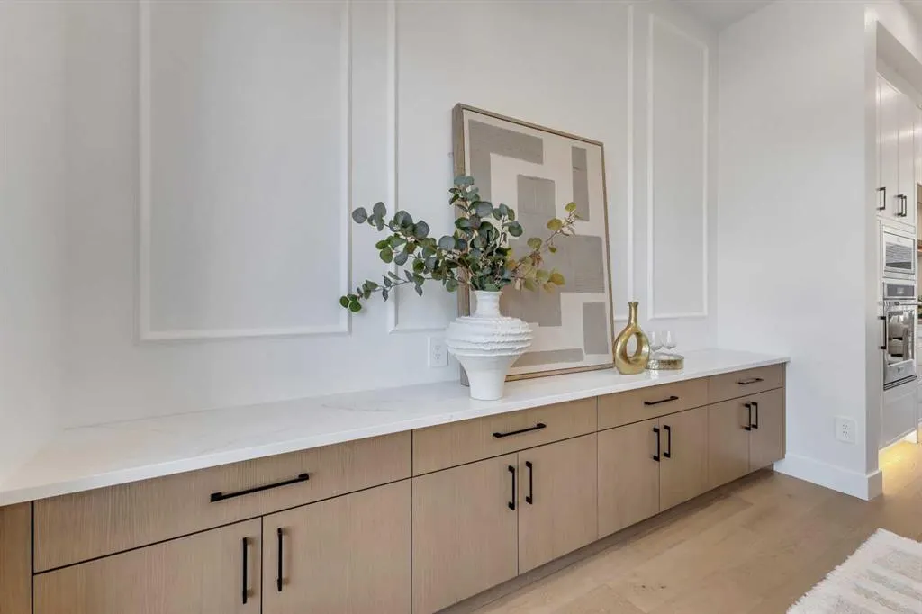 2713 Cochrane Road NW