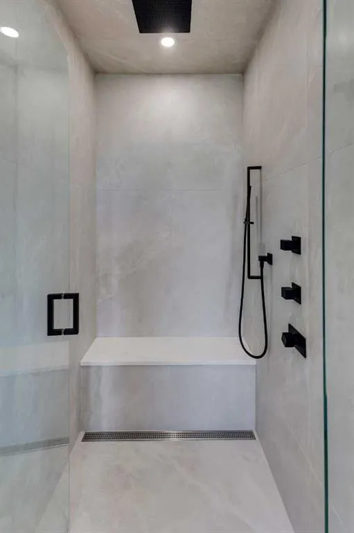 2713 Cochrane Road NW