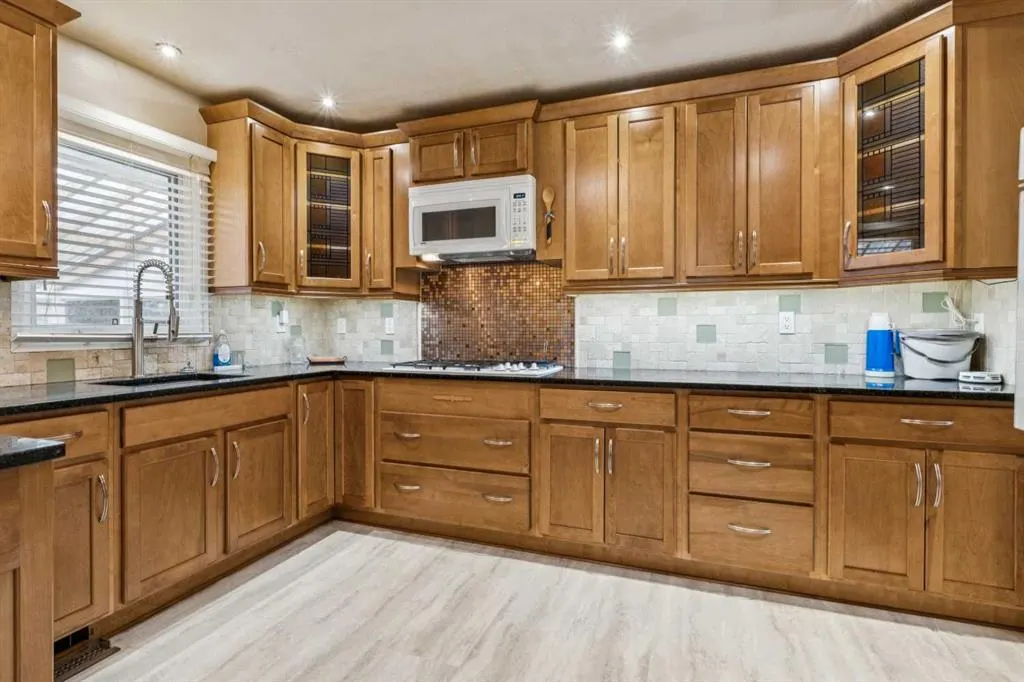 219 Pinemill Road NE