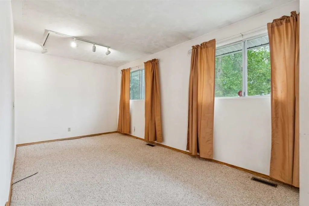 219 Pinemill Road NE