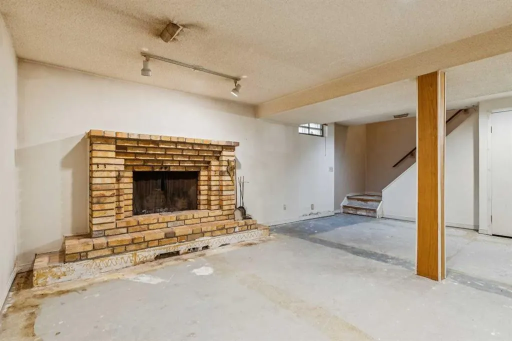 219 Pinemill Road NE