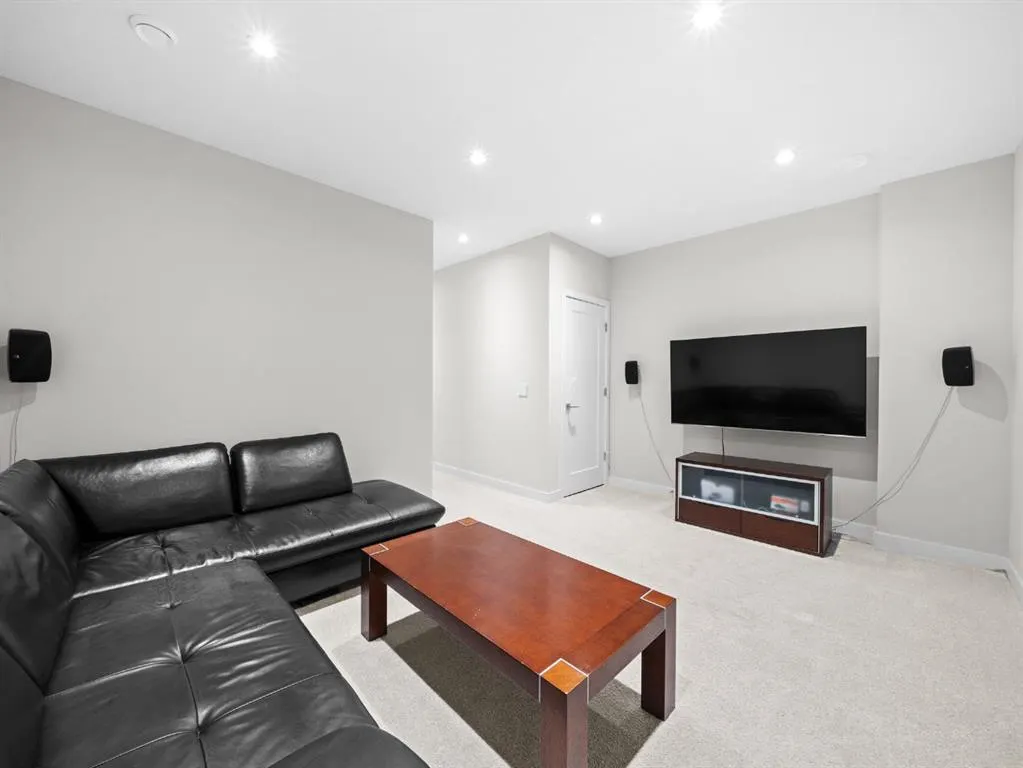 2104 Richmond Road SW