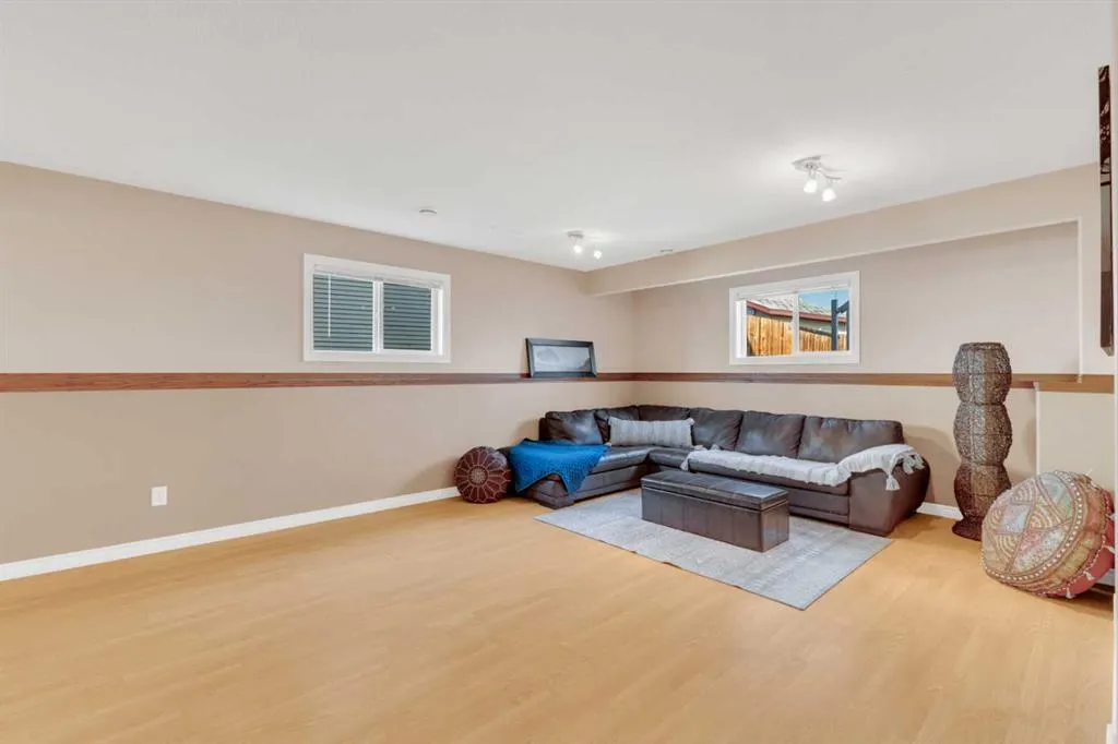 175 Lyons Close