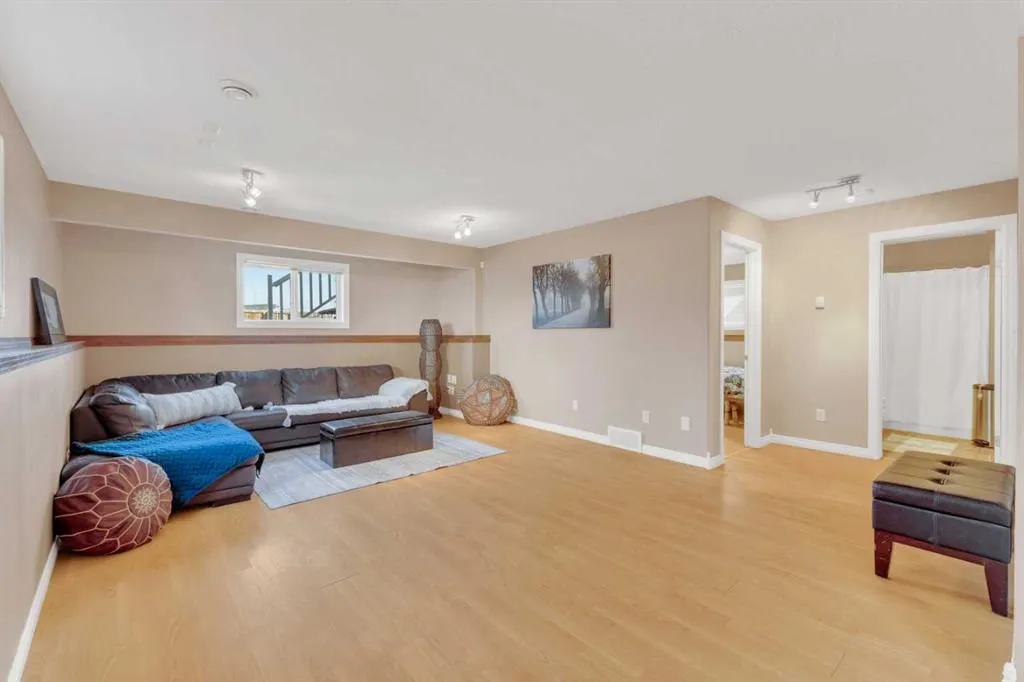 175 Lyons Close