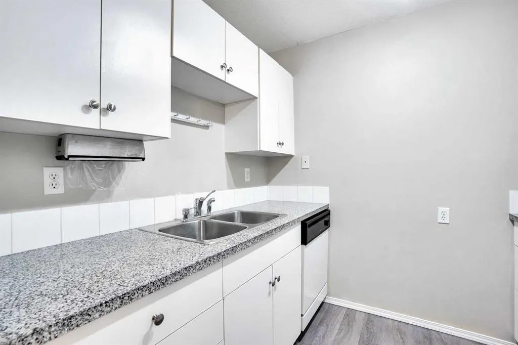 219 Huntington Park Bay NW, #103