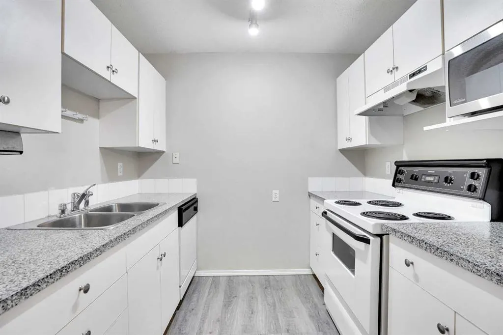 219 Huntington Park Bay NW, #103