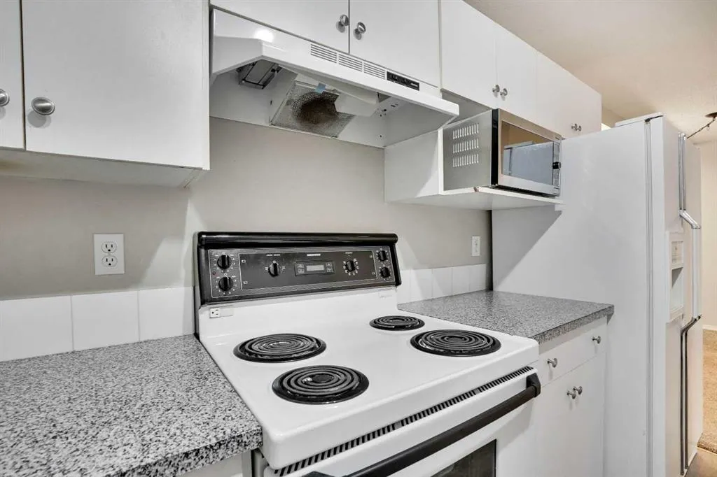 219 Huntington Park Bay NW, #103