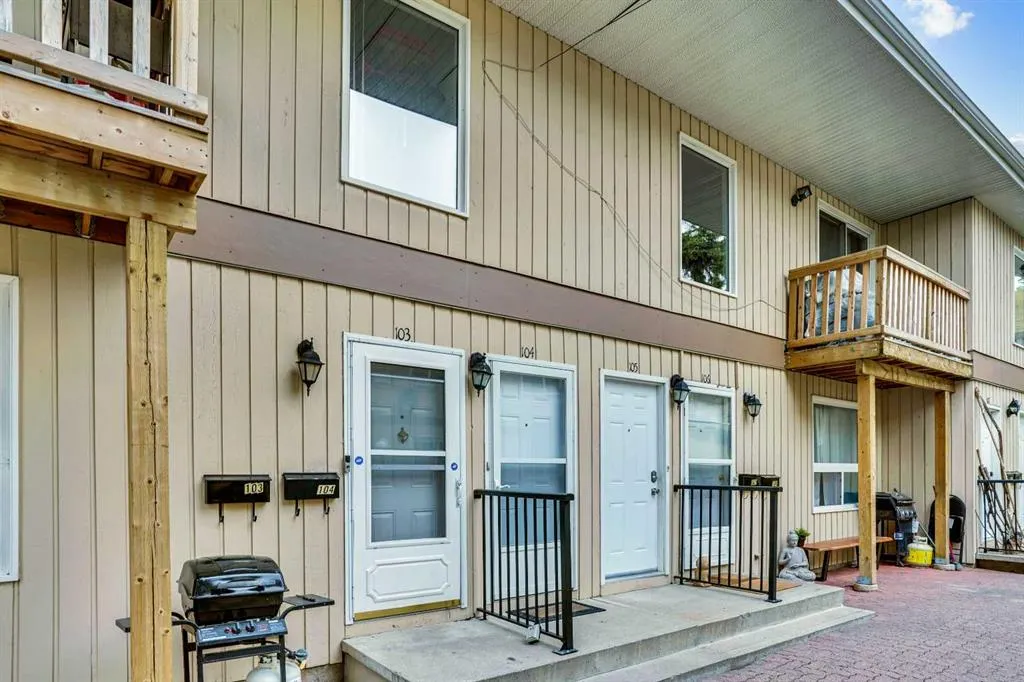 219 Huntington Park Bay NW, #103