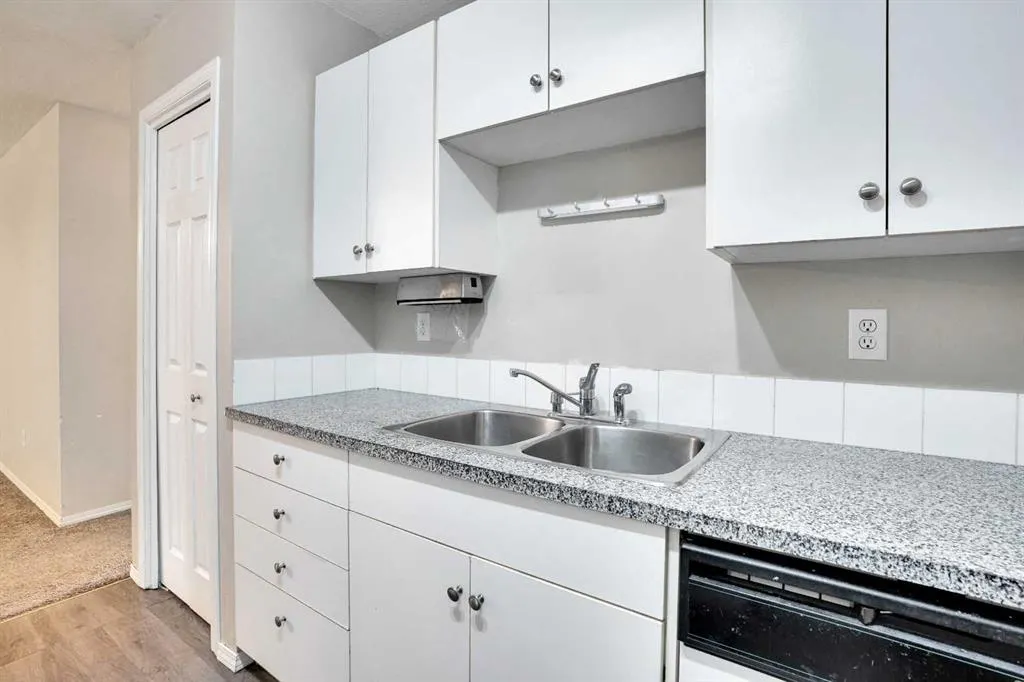 219 Huntington Park Bay NW, #103