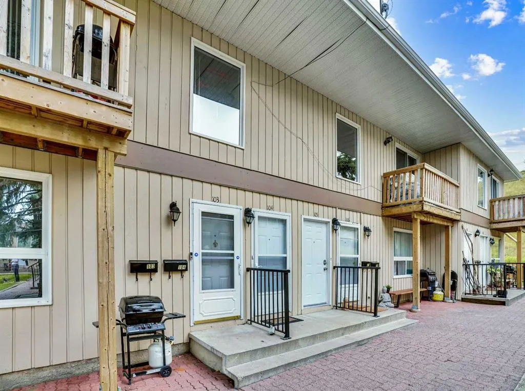 219 Huntington Park Bay NW, #103