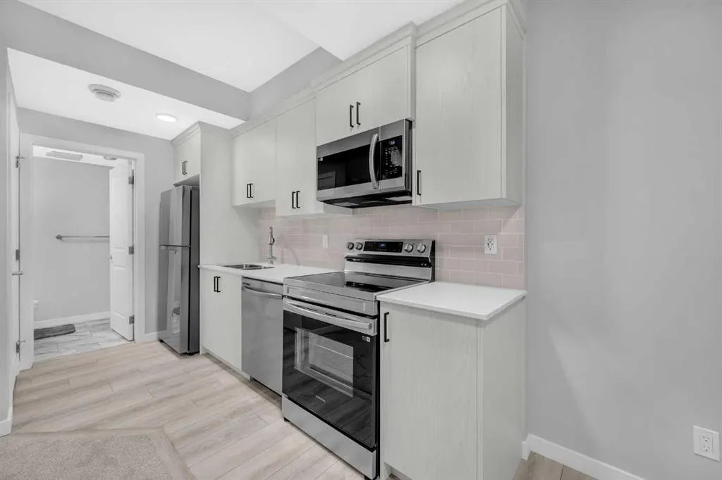 154 Silver Spruce Grove SW
