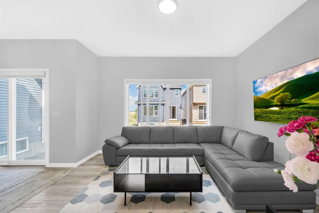 154 Silver Spruce Grove SW