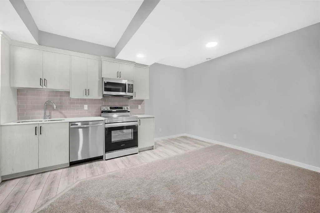 154 Silver Spruce Grove SW