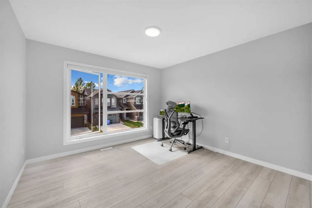 154 Silver Spruce Grove SW
