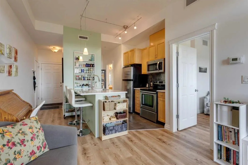 24 Hemlock Crescent SW, #3608
