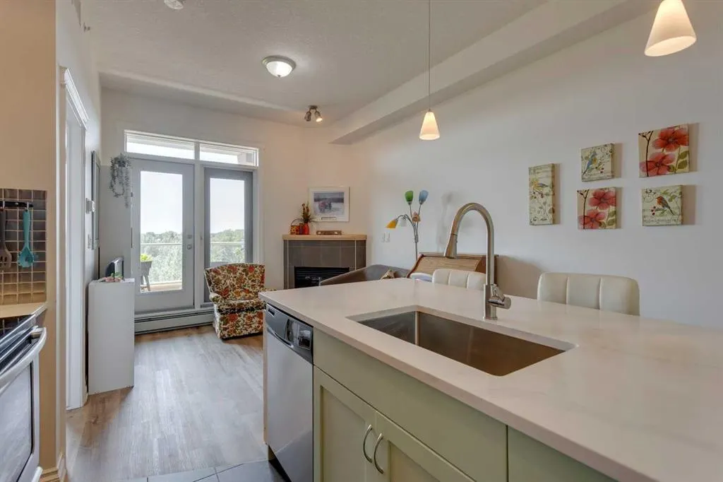 24 Hemlock Crescent SW, #3608