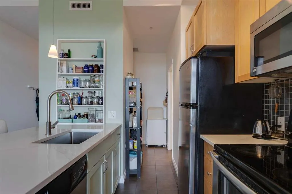 24 Hemlock Crescent SW, #3608