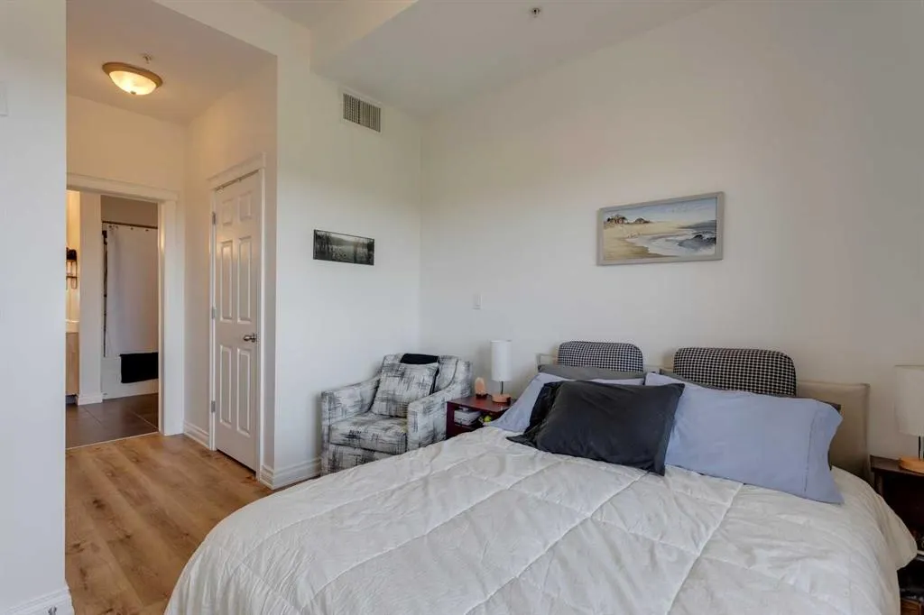 24 Hemlock Crescent SW, #3608