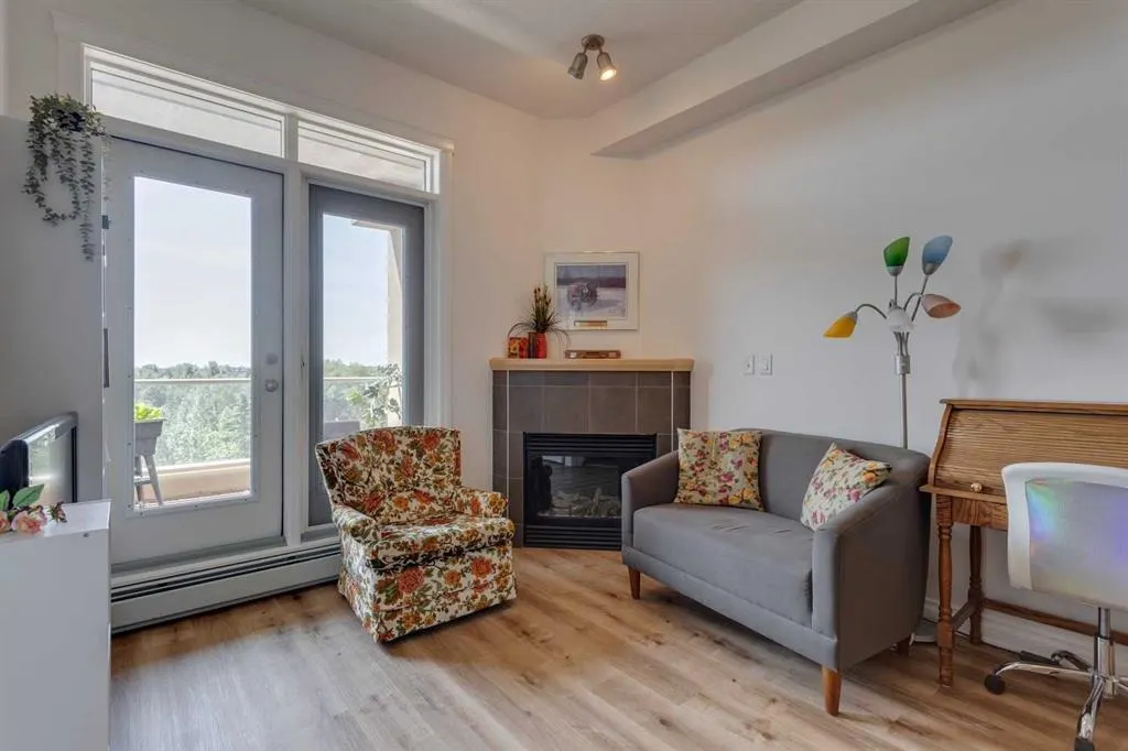 24 Hemlock Crescent SW, #3608