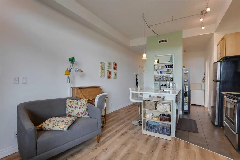 24 Hemlock Crescent SW, #3608