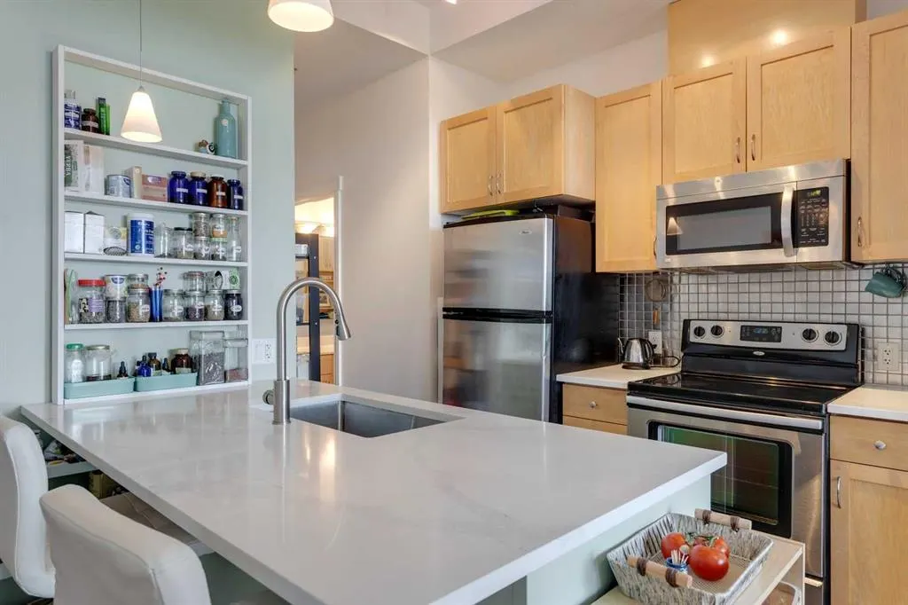 24 Hemlock Crescent SW, #3608
