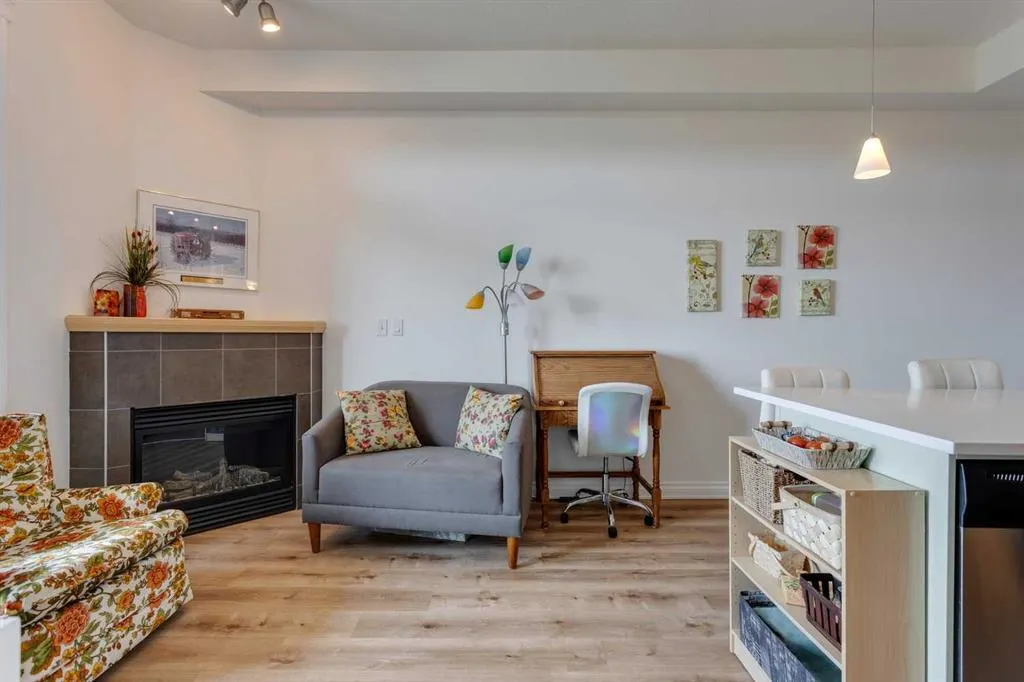 24 Hemlock Crescent SW, #3608