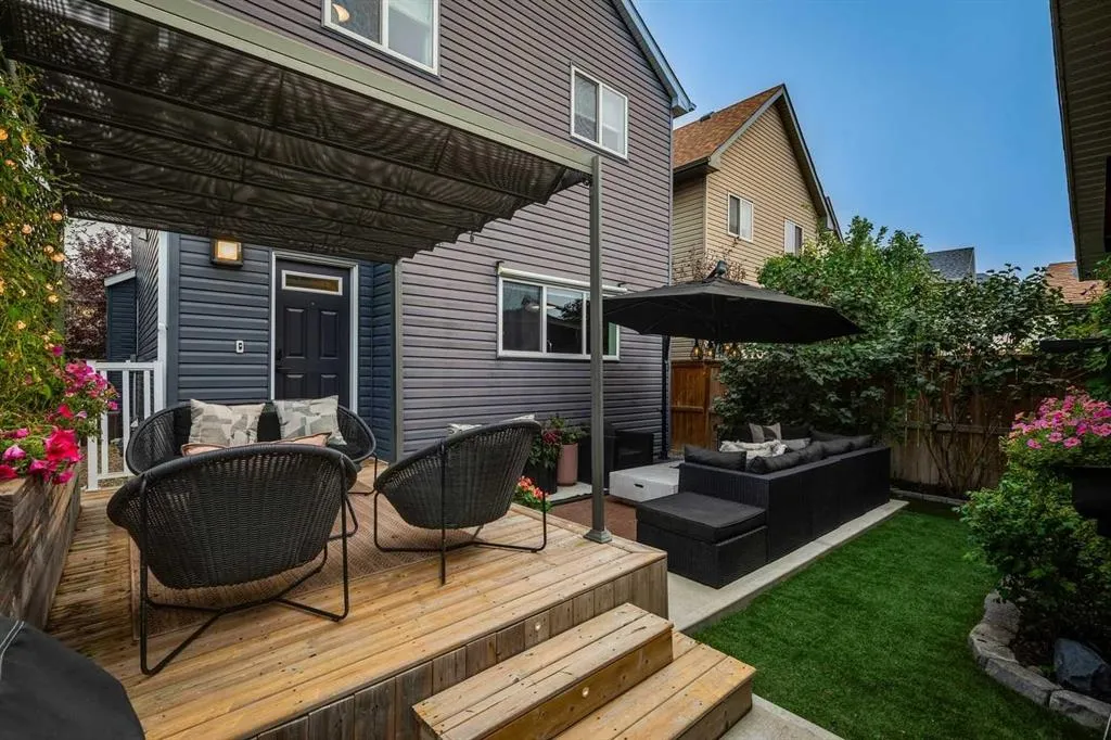 90 Copperpond Heights SE
