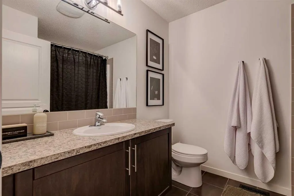 90 Copperpond Heights SE