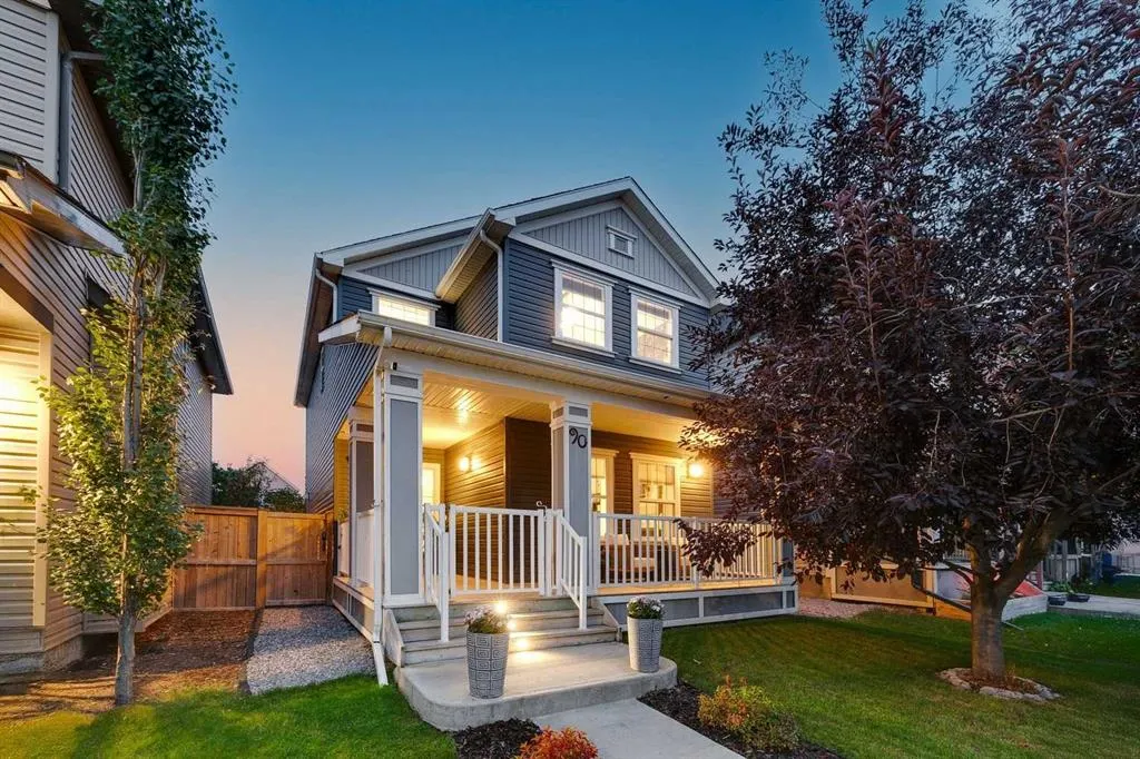 90 Copperpond Heights SE