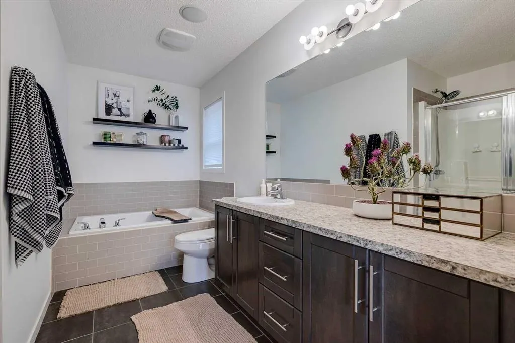 90 Copperpond Heights SE