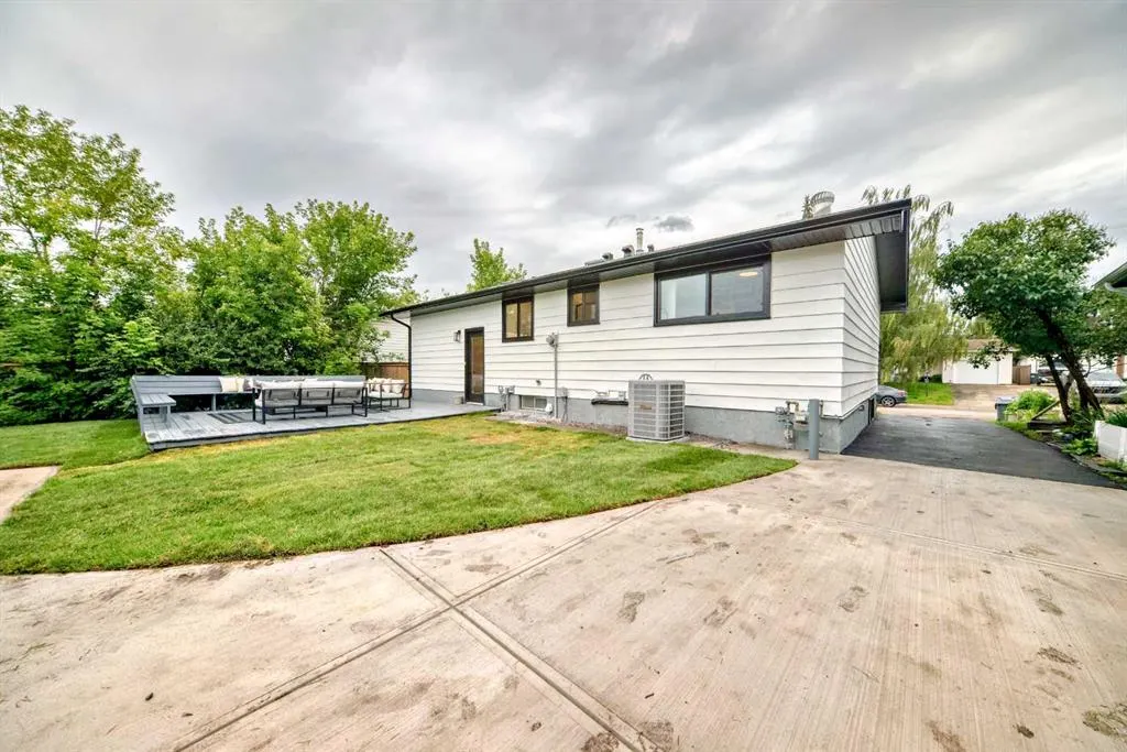636 Cedarille Way SW