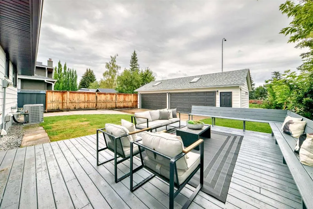 636 Cedarille Way SW