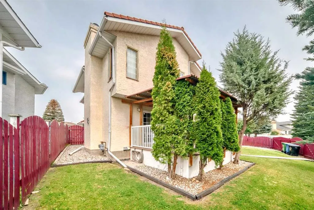 421 Applewood Place SE