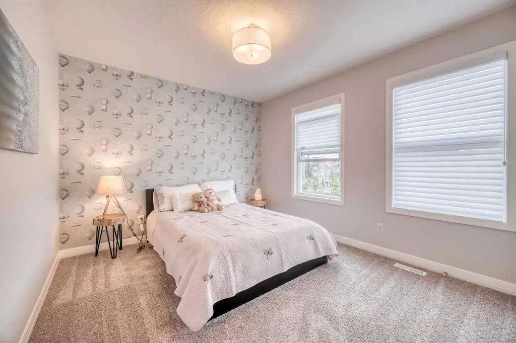 466 Evanston Way NW