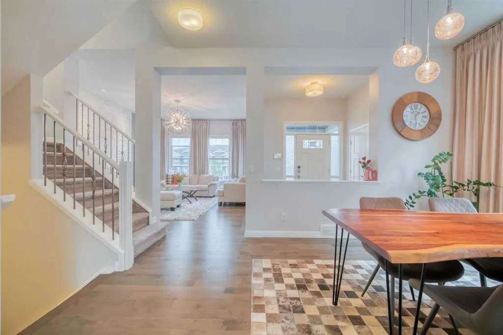 466 Evanston Way NW
