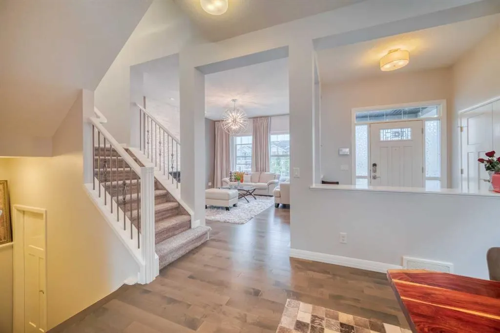 466 Evanston Way NW