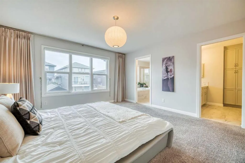 466 Evanston Way NW