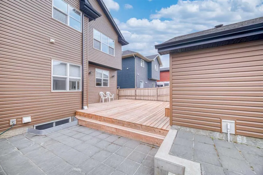 466 Evanston Way NW