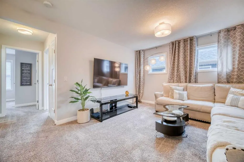 466 Evanston Way NW