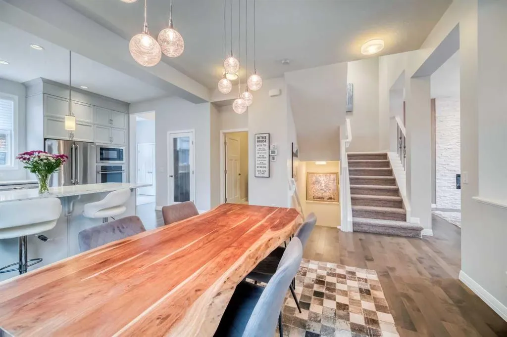 466 Evanston Way NW