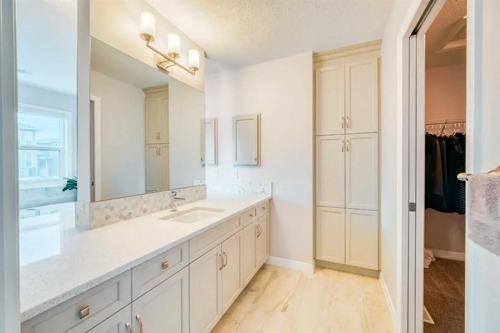 466 Evanston Way NW