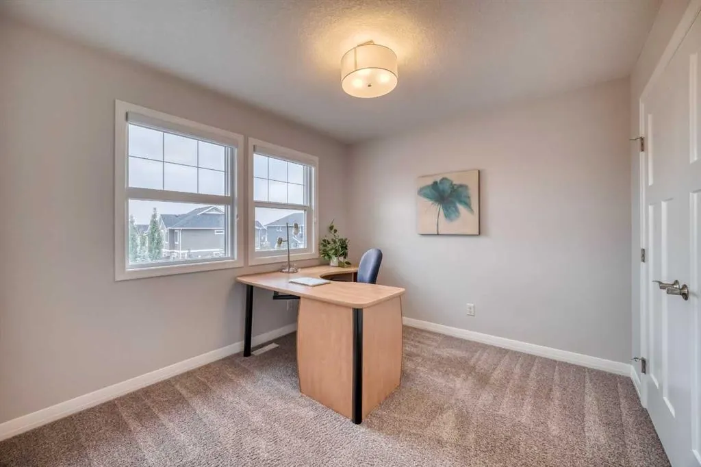 466 Evanston Way NW