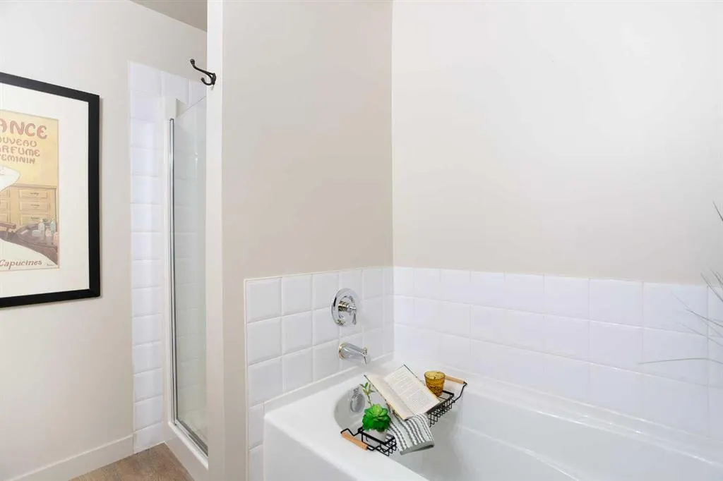 124 Country Hills Gardens NW