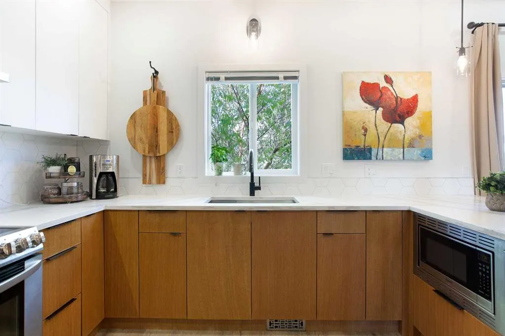 124 Country Hills Gardens NW
