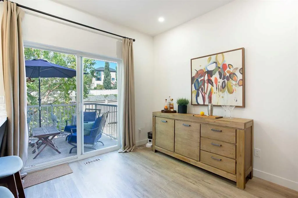 124 Country Hills Gardens NW