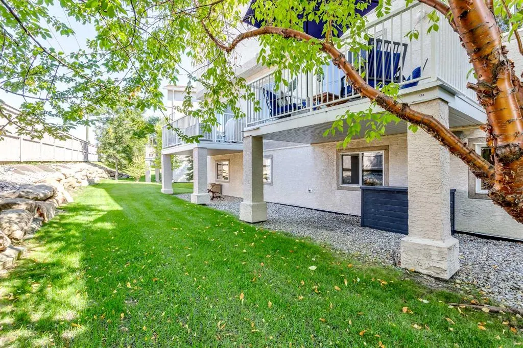 124 Country Hills Gardens NW