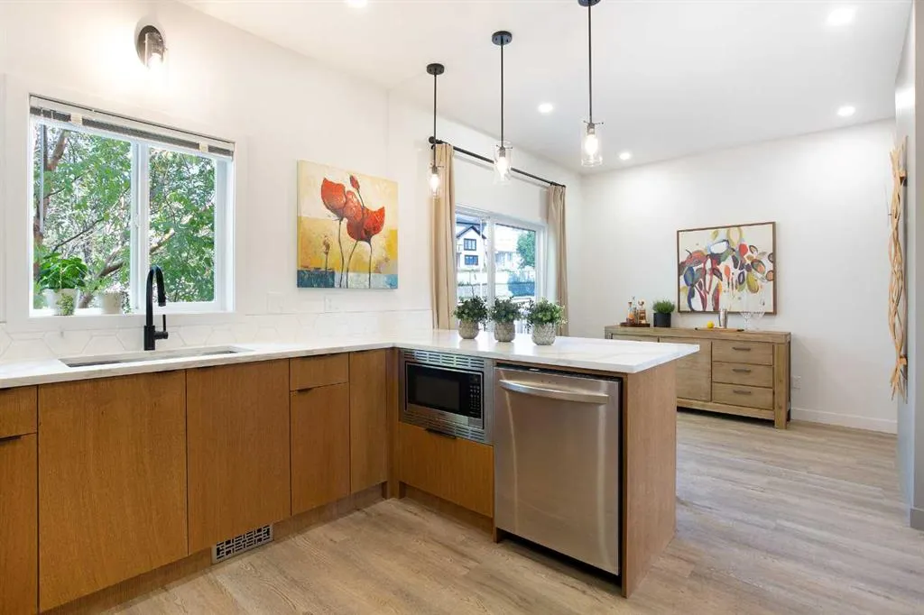 124 Country Hills Gardens NW