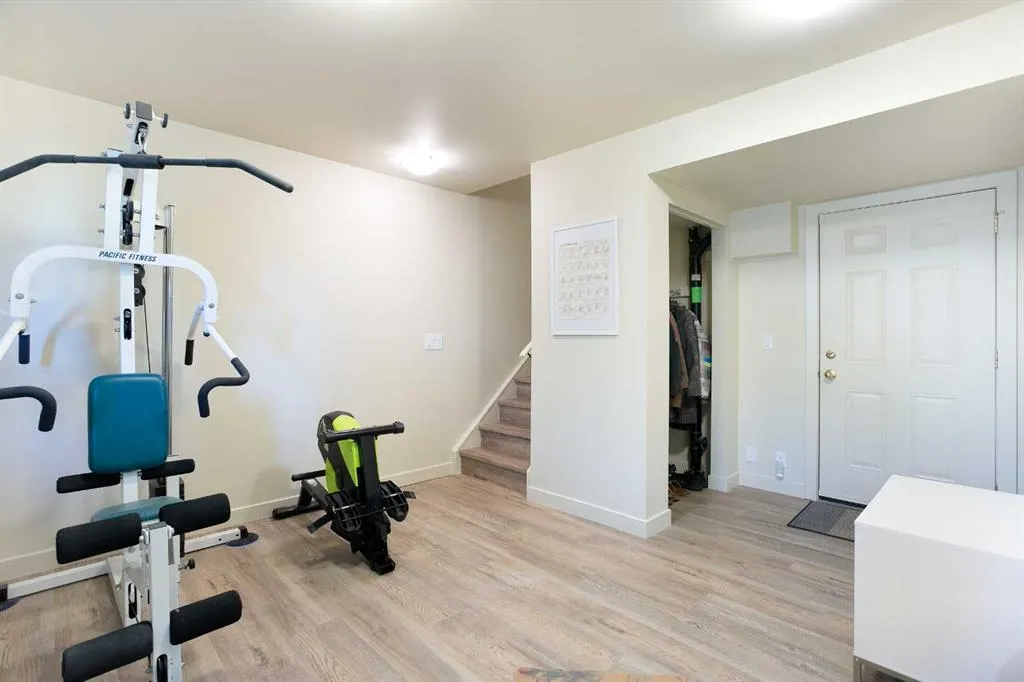 124 Country Hills Gardens NW